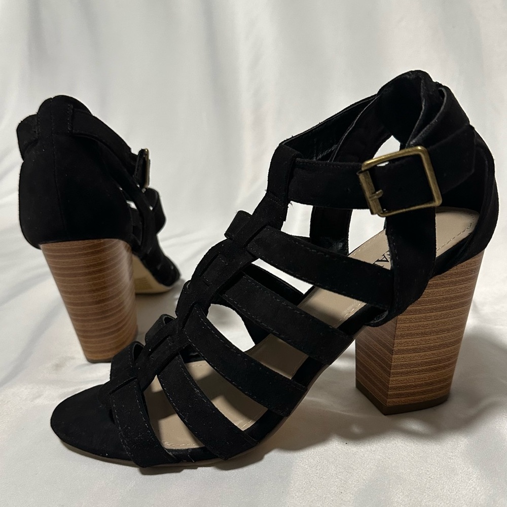 Black strap heels like new